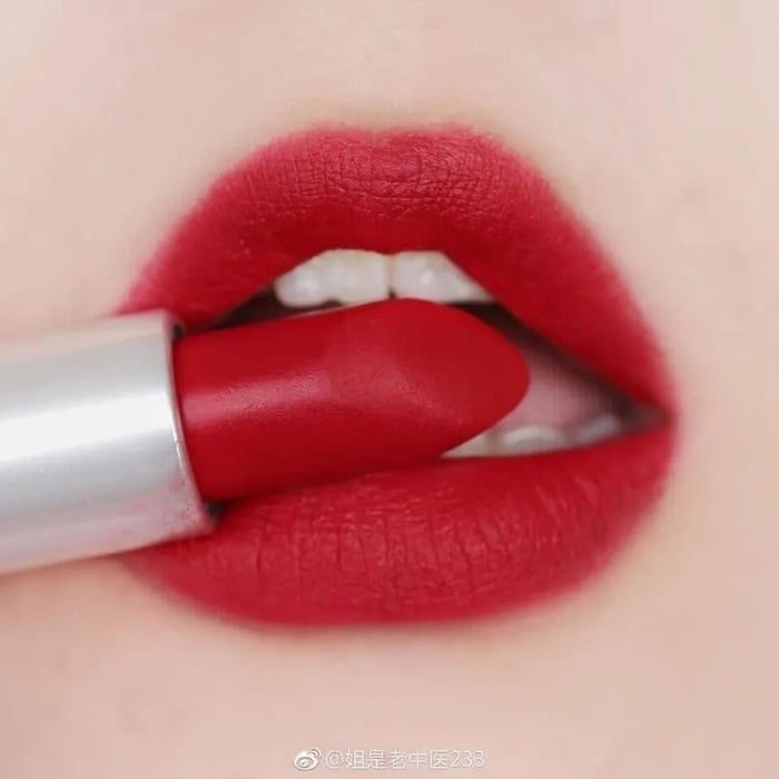 Chất son Mac 707 Ruby Woo