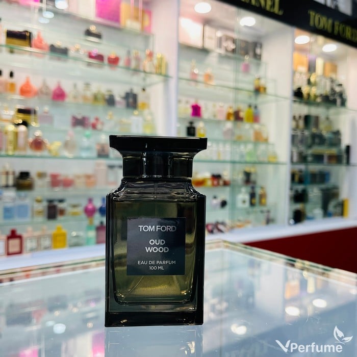 Thiết kế chai nước hoa Tom Ford Oud Wood