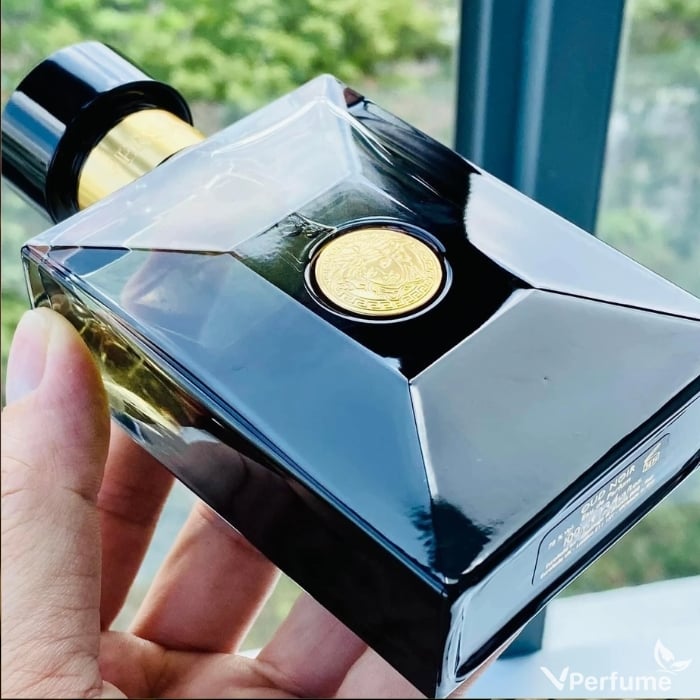 Thiết kế chai nước hoa Versace Pour Homme Oud Noir