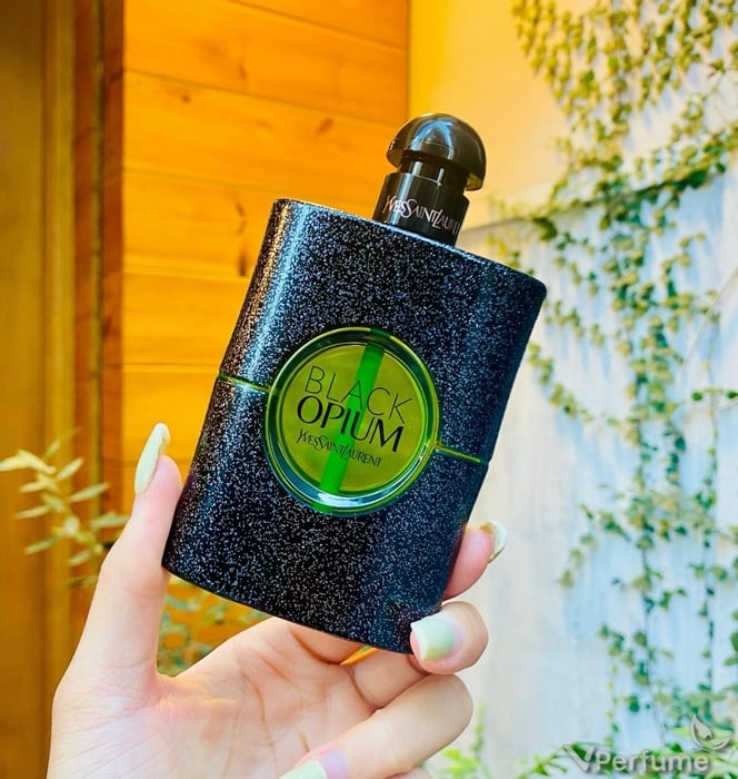 Thiết kế chai nước hoa Yves Saint Laurent Black Opium Illicit Green